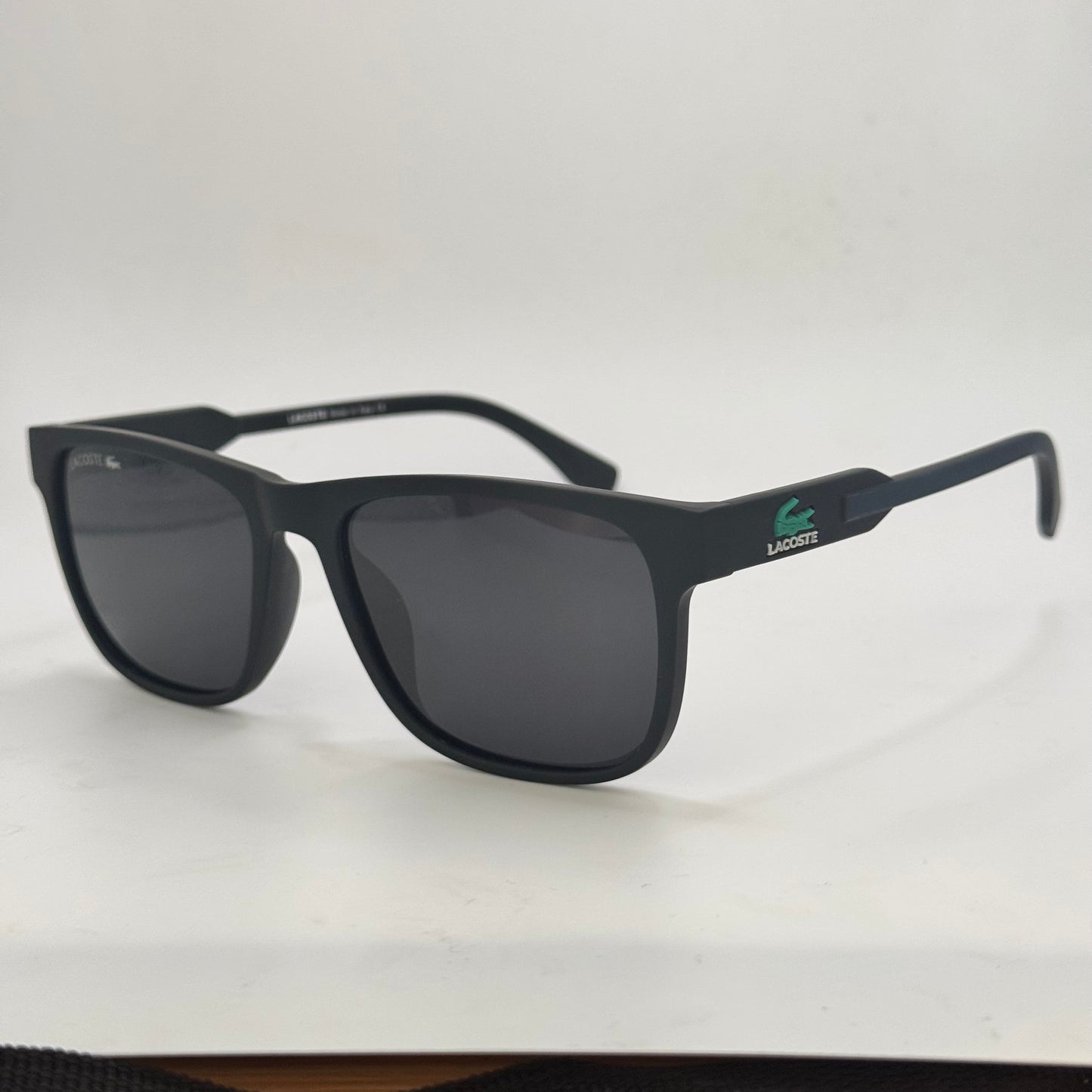 Lunettes polarisées Lacoste new model 2025